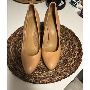 Coach tan heels‎ size 8.5